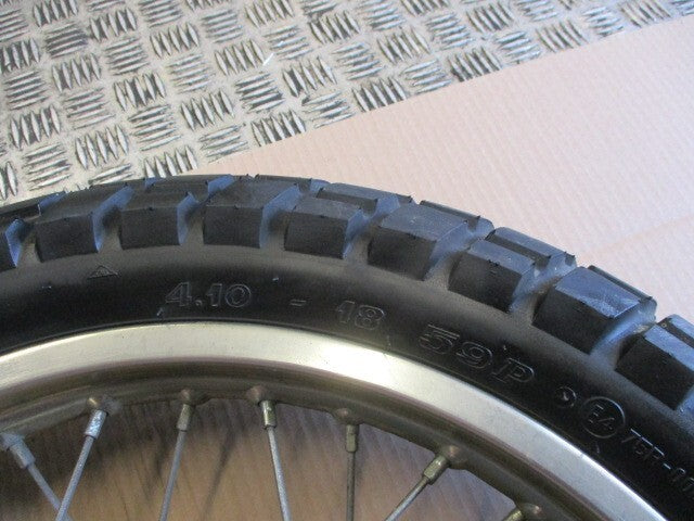 Roue arrière avec pneu très peu roulé pour Suzuki 125 DR - SF43B