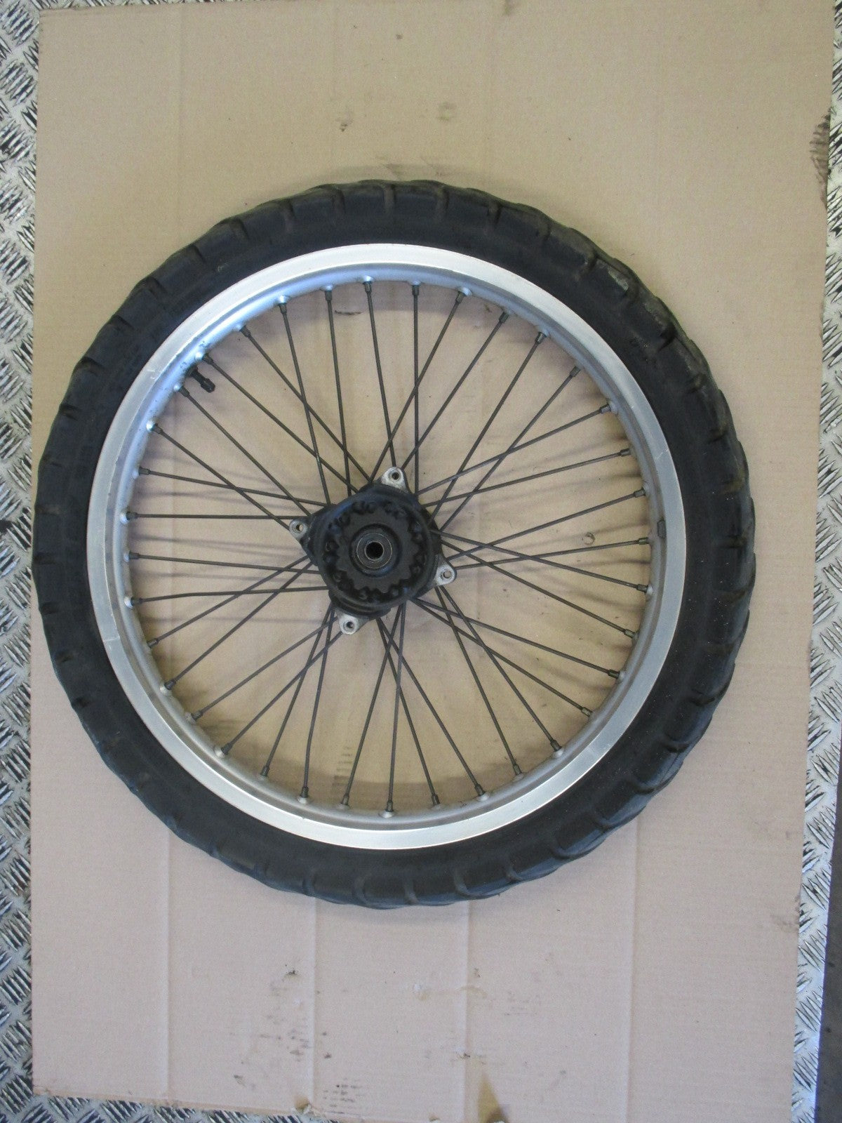 Roue avant pour Suzuki 600 DR - SN41A - Couleur "alu"