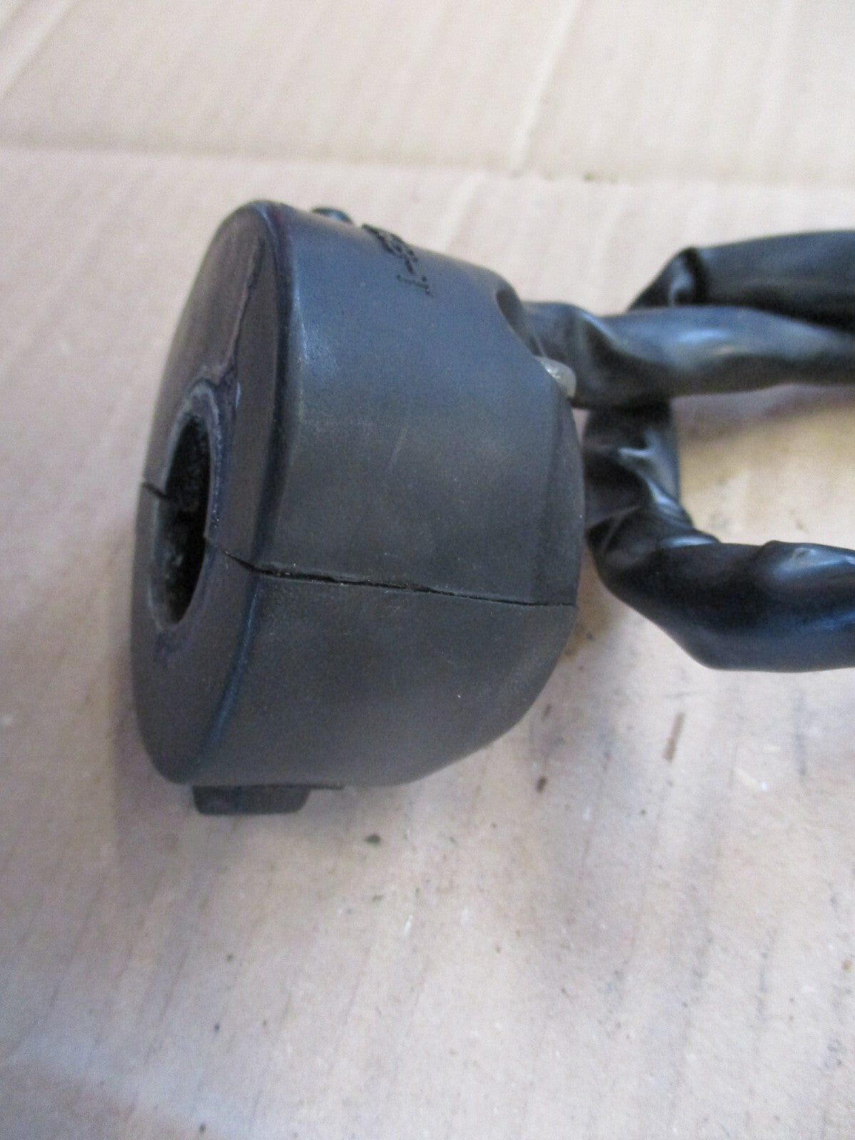 Commodo gauche pour Honda 125 XLS - petit connecteur blanc