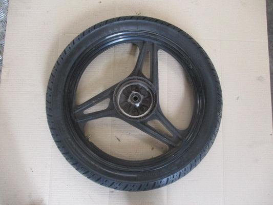 Roue arrière avec pneu très bon état Yamaha 125 YBR - RE031 - Modèle carburateur