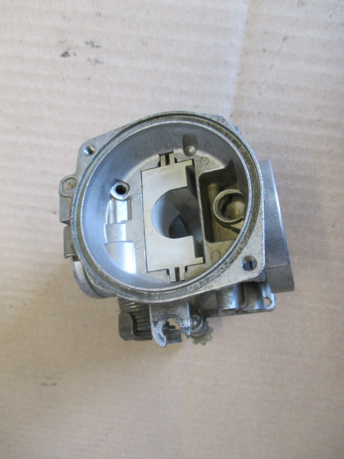 Corps de carburateur gauche pour Suzuki 750 DR - SR41A