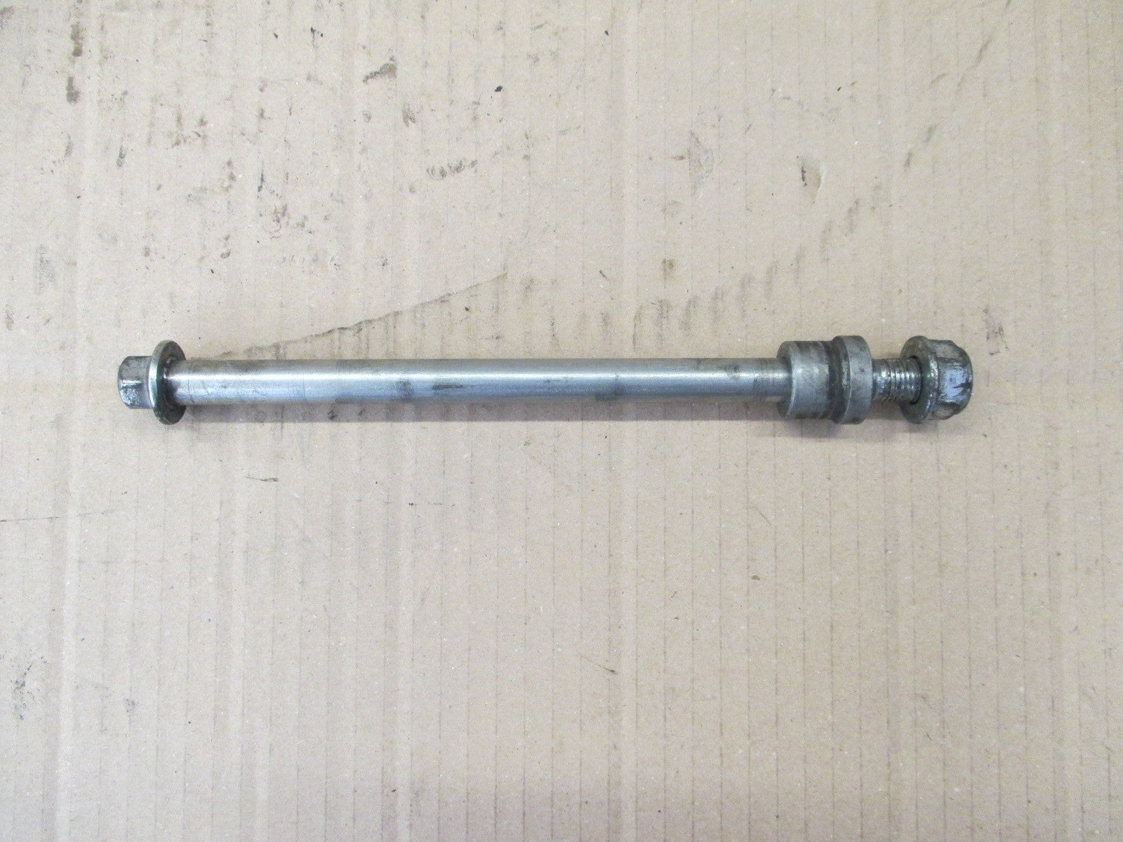 Axe de roue avant pour Honda 125 CBF - JC74