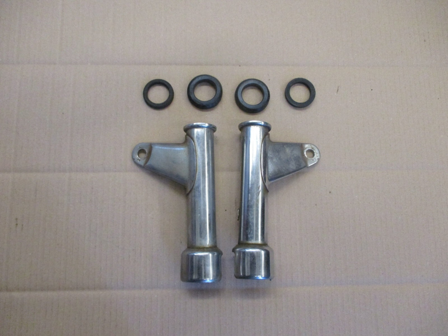 Pattes de phare + caoutchoucs pour Honda 125 CM - JC05