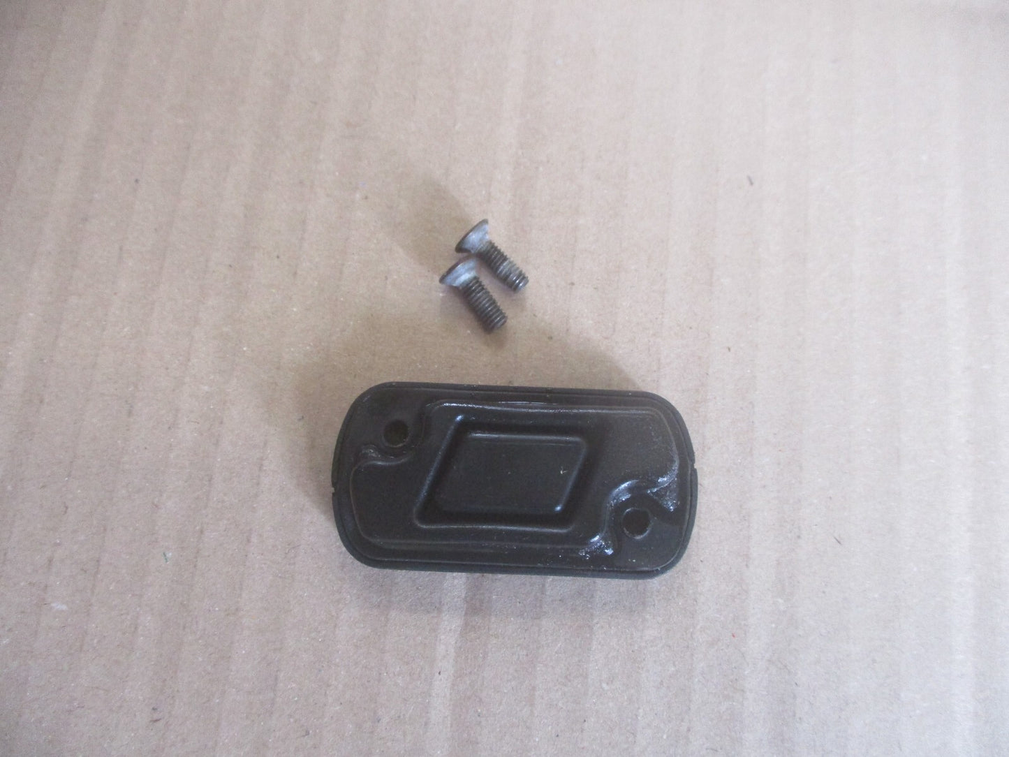 Couvercle de maitre cylindre de frein avant + vis pour Yamaha 125 XTX - XTR