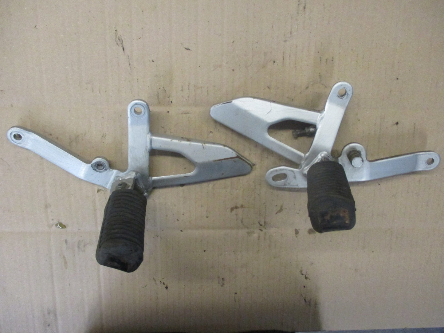 Platines cales pieds avant pour Yamaha 125 TZR - 2RL