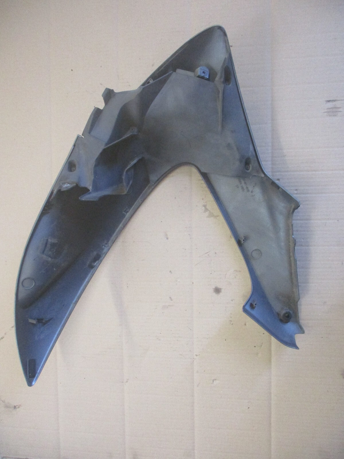 Flanc de carénage gauche pour Honda 700 XLV Transalp - RD13A