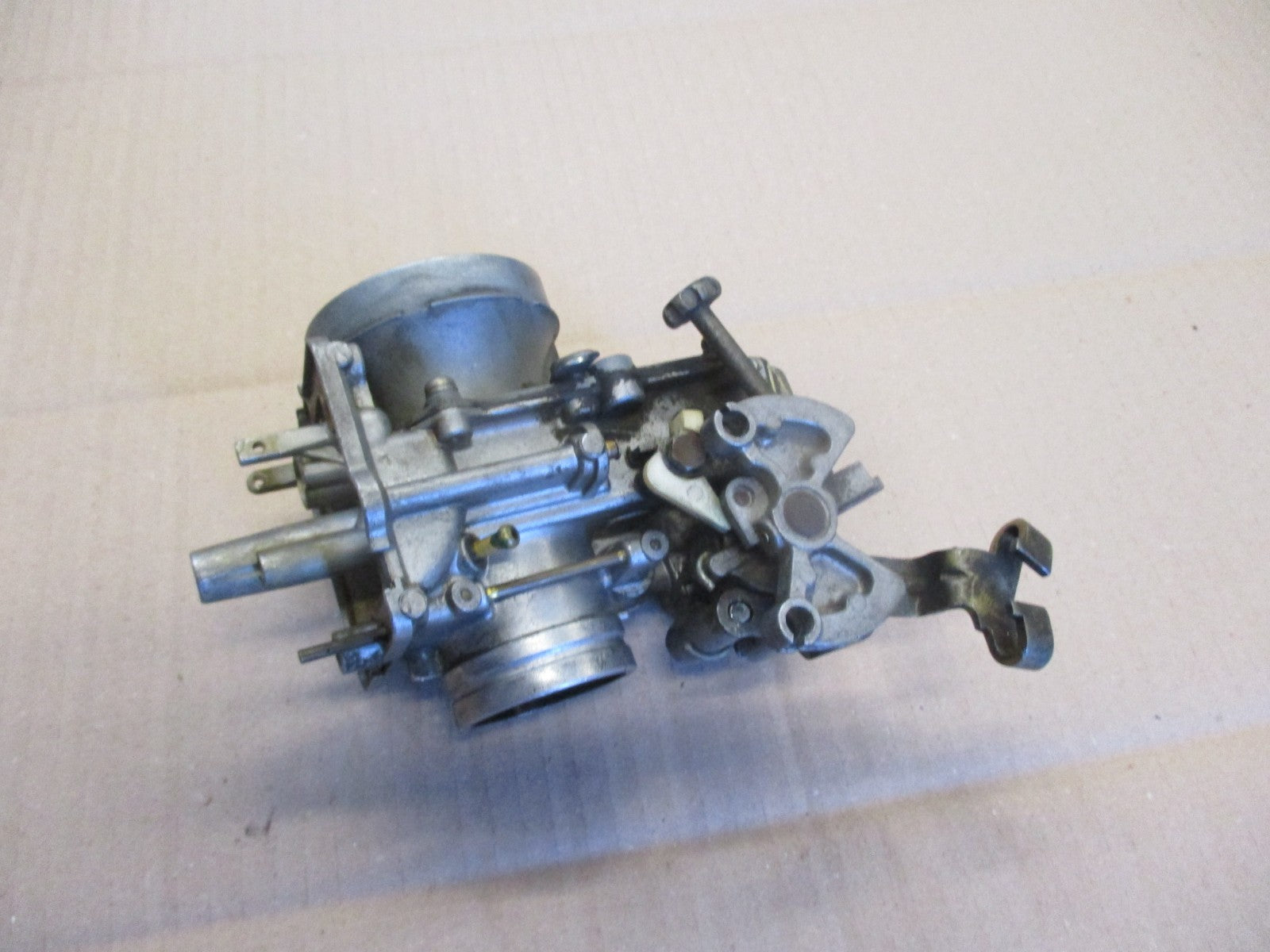 Corps de carburateur pour Suzuki 600 DR - 650 DR - SN41A - SP41A