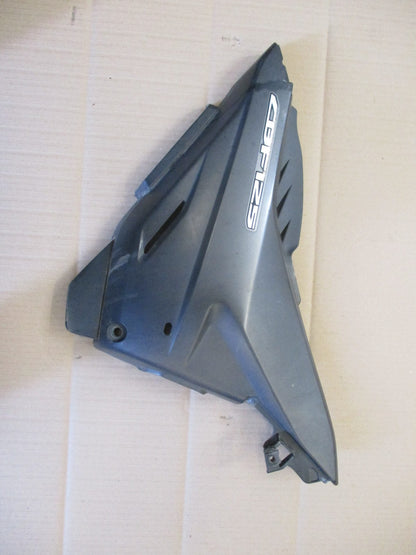 Cache latéral droit gris pour Honda 125 CBF - JC40A