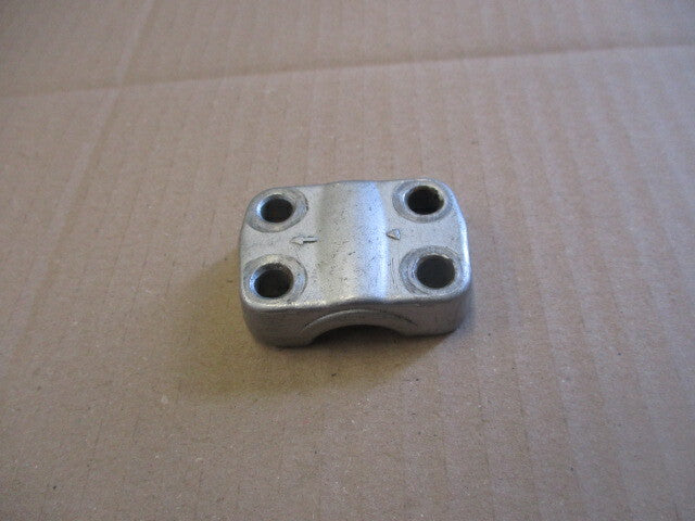 Pontet d'axe de roue avant pour Yamaha 125 DTLC - DTR - DTRE