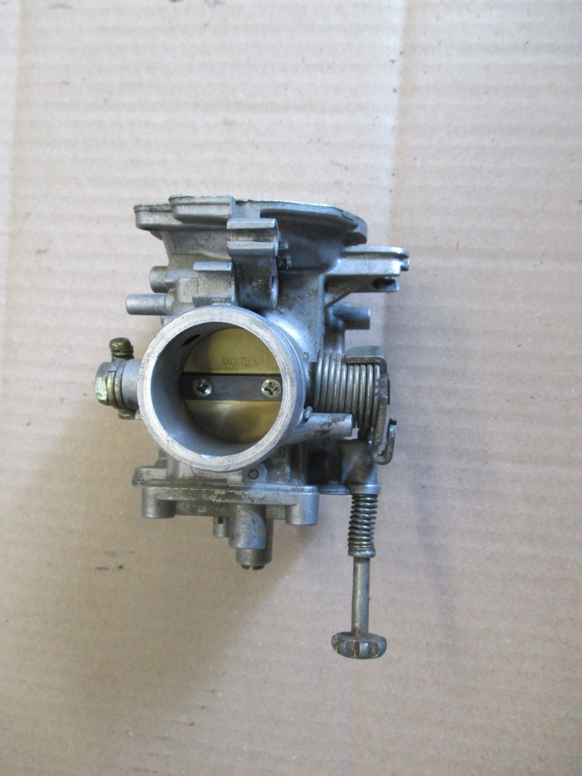 Corps de carburateur gauche pour Suzuki 750 DR - SR41A