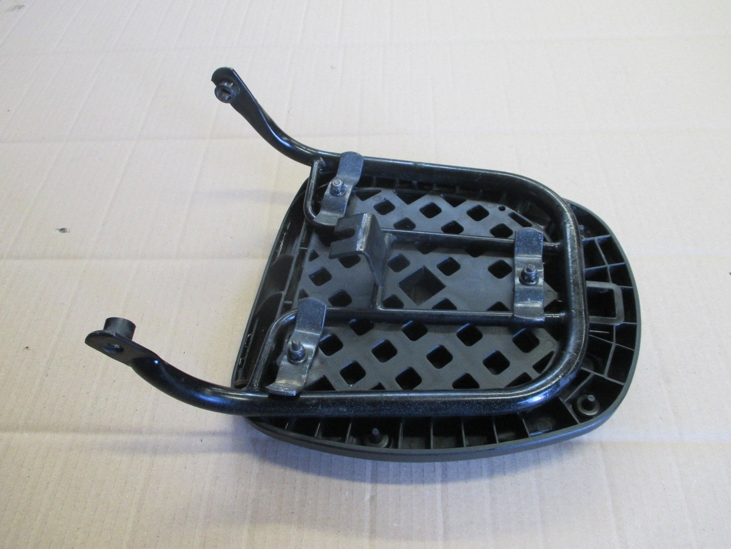 Porte bagage + Platine top case GIVI pour Yamaha 125 XT - 12V - 3YU