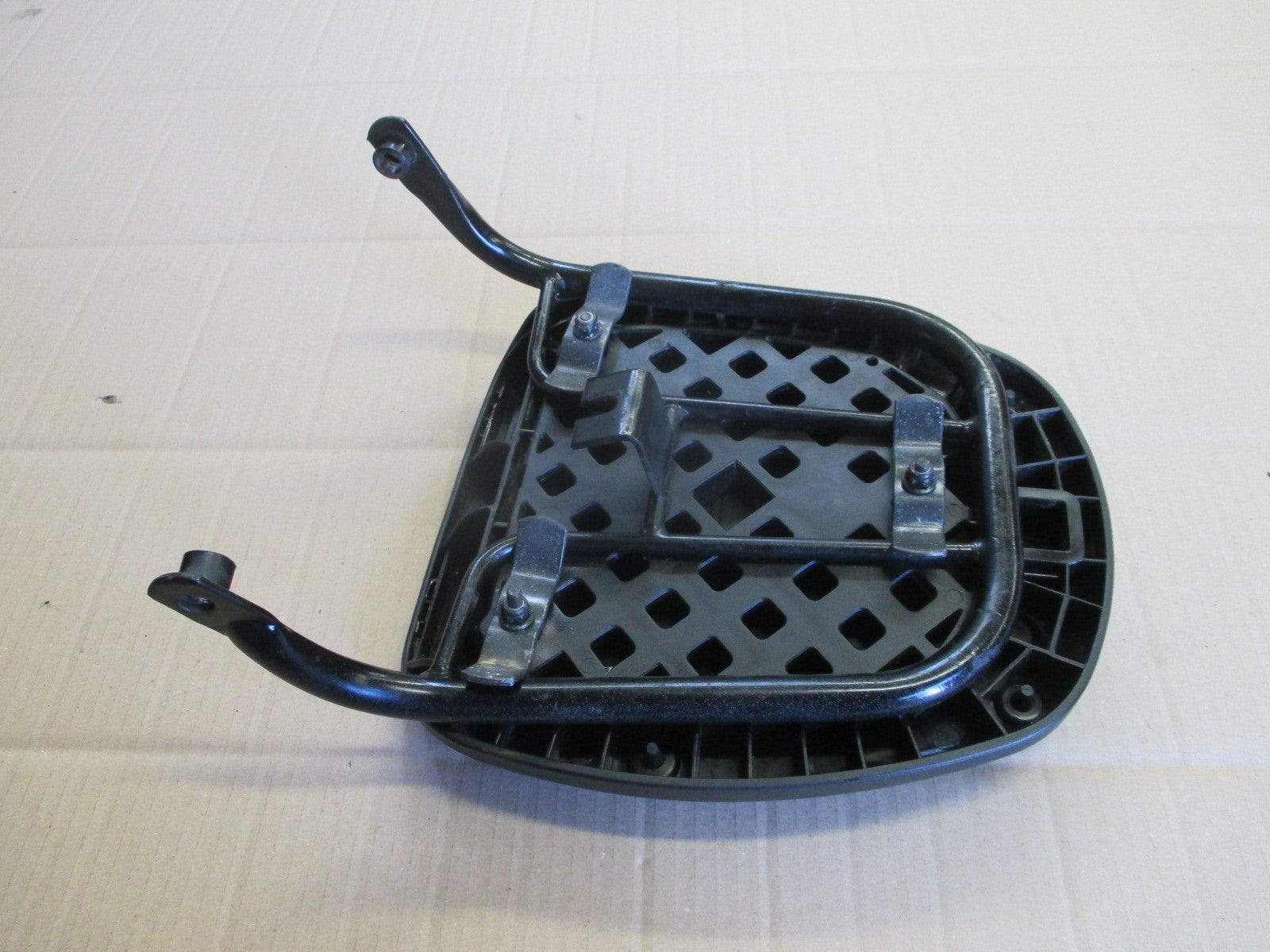 Porte bagage + Platine top case GIVI pour Yamaha 125 XT - 12V - 3YU