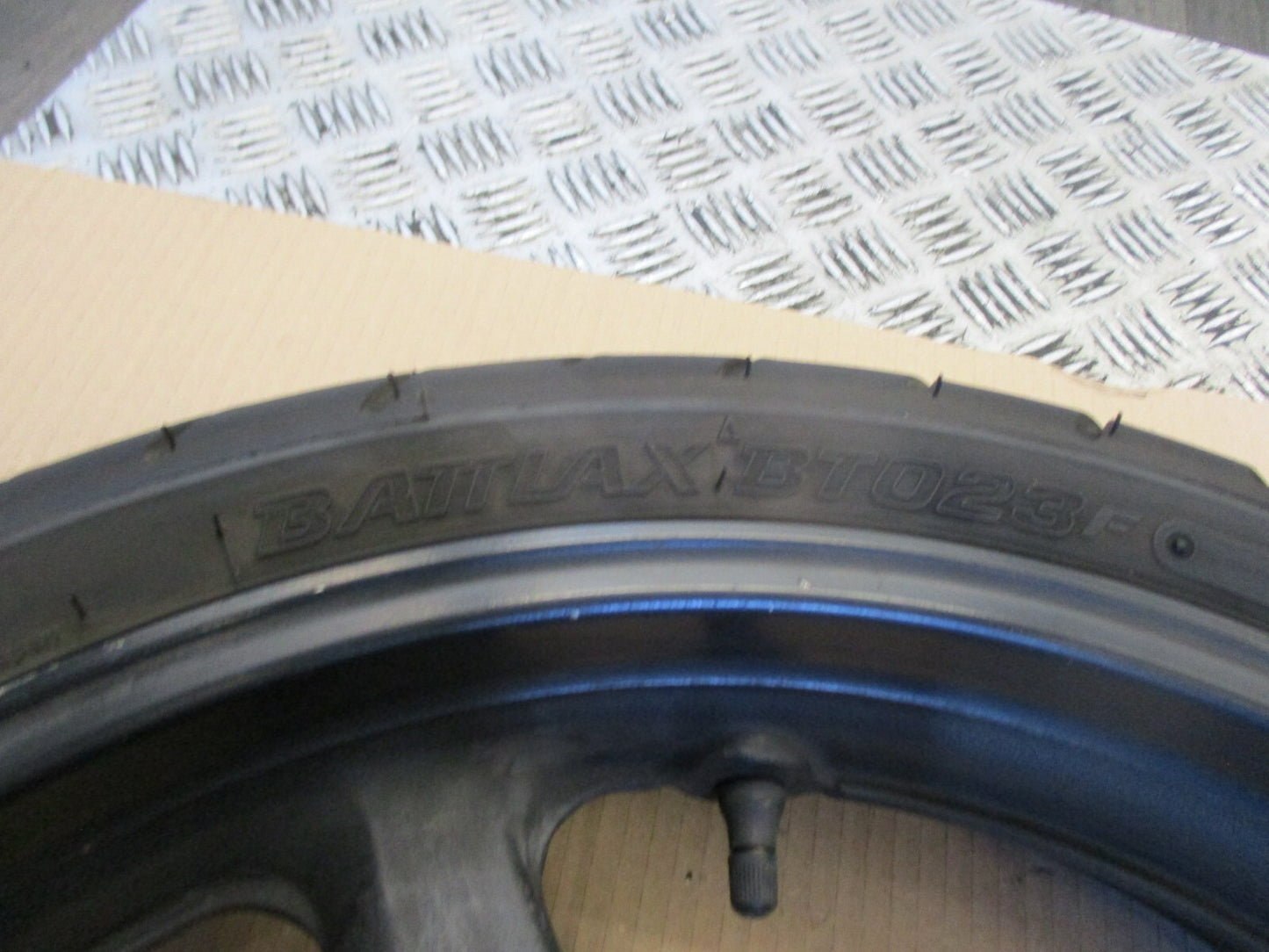 Roue avant avec pneu bon état pour Yamaha 900 TDM - RN081 - 2002 / 2005 - ABS
