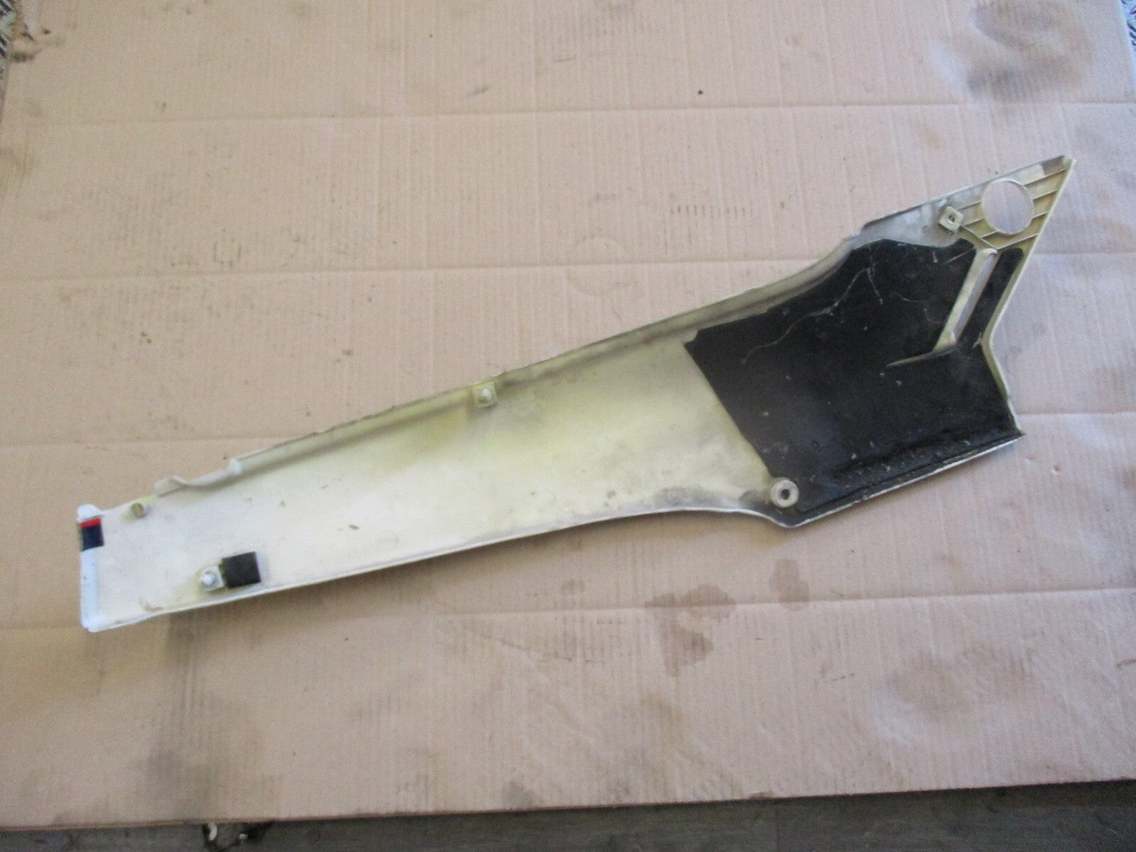 Cache latéral gauche pour Yamaha 125 TZR - 2RL