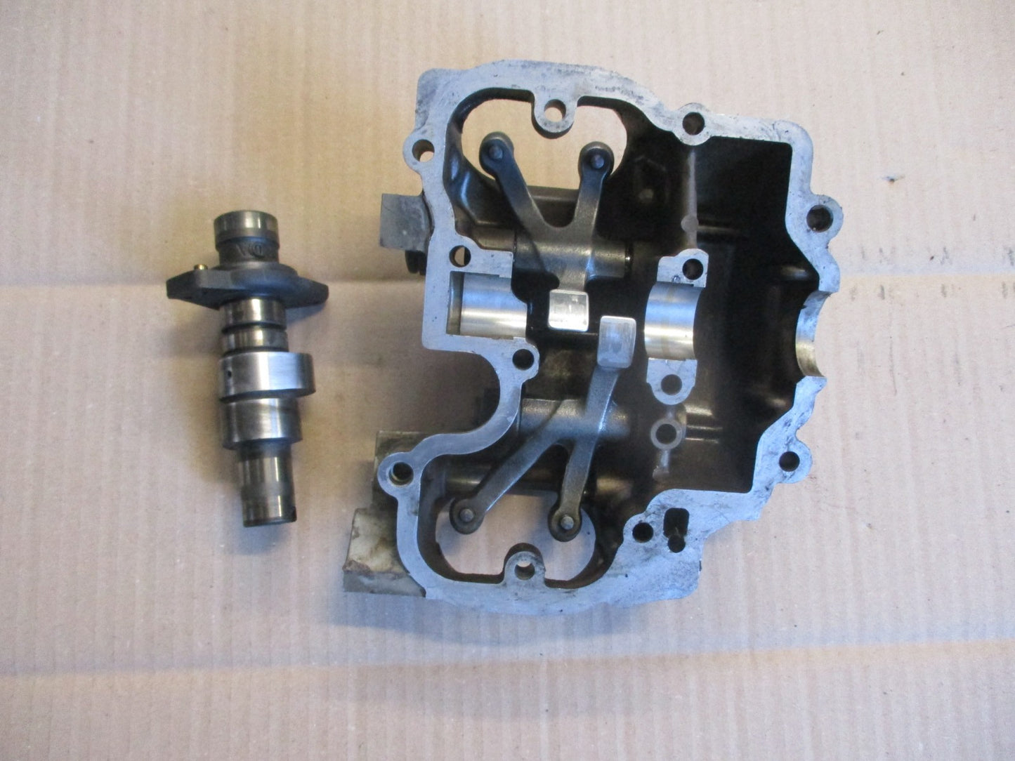 Arbre à cames + culbuteurs + cache culbuteurs pour Suzuki 600 DR - SN41A