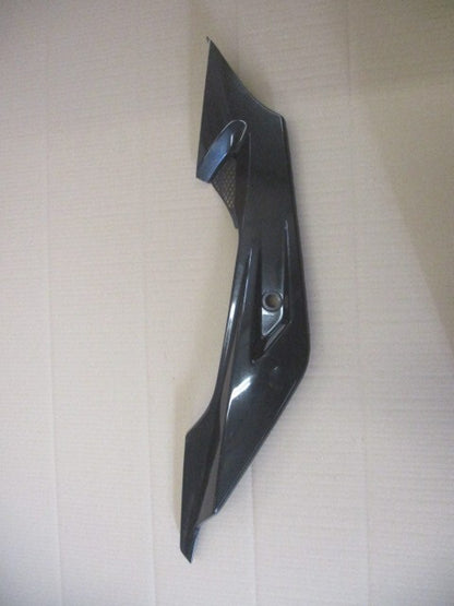 Cache latéral, dessous de selle droit pour Derbi 125 Mulhacen