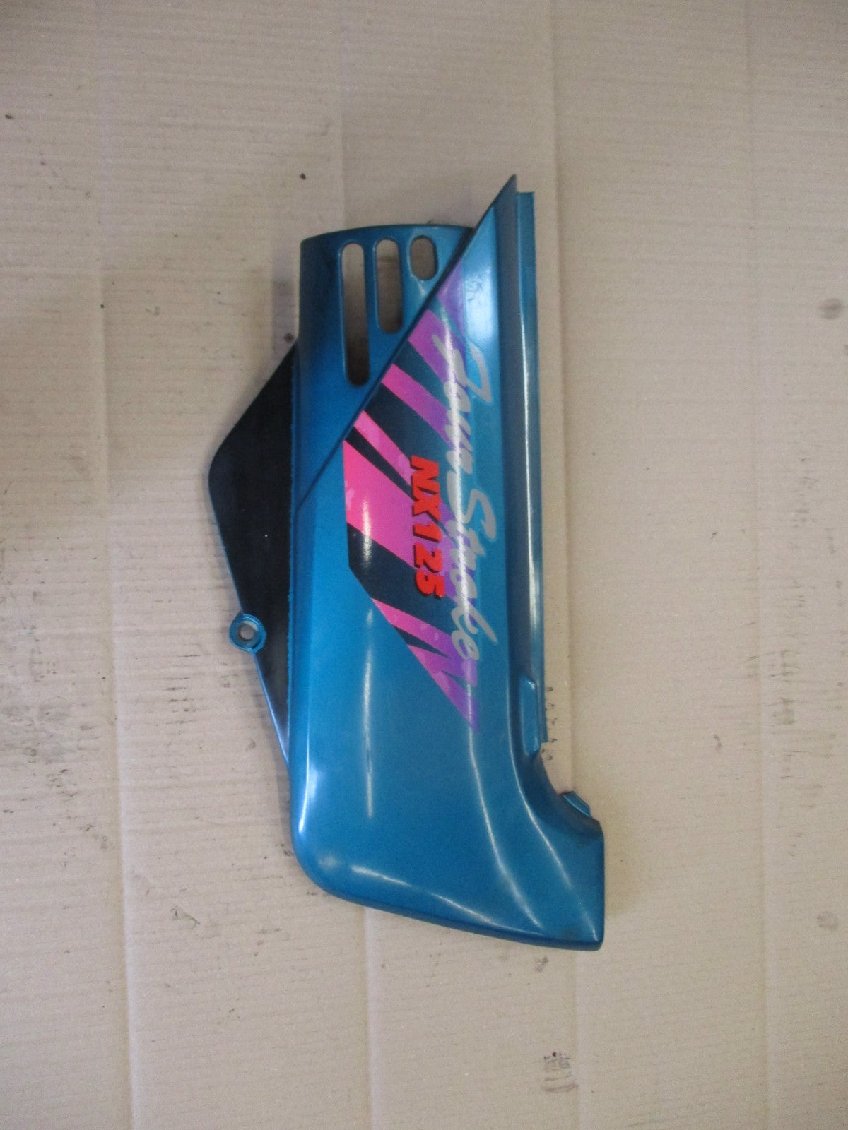 Cache latéral droit pour Honda 125 NX Transcity - JD12