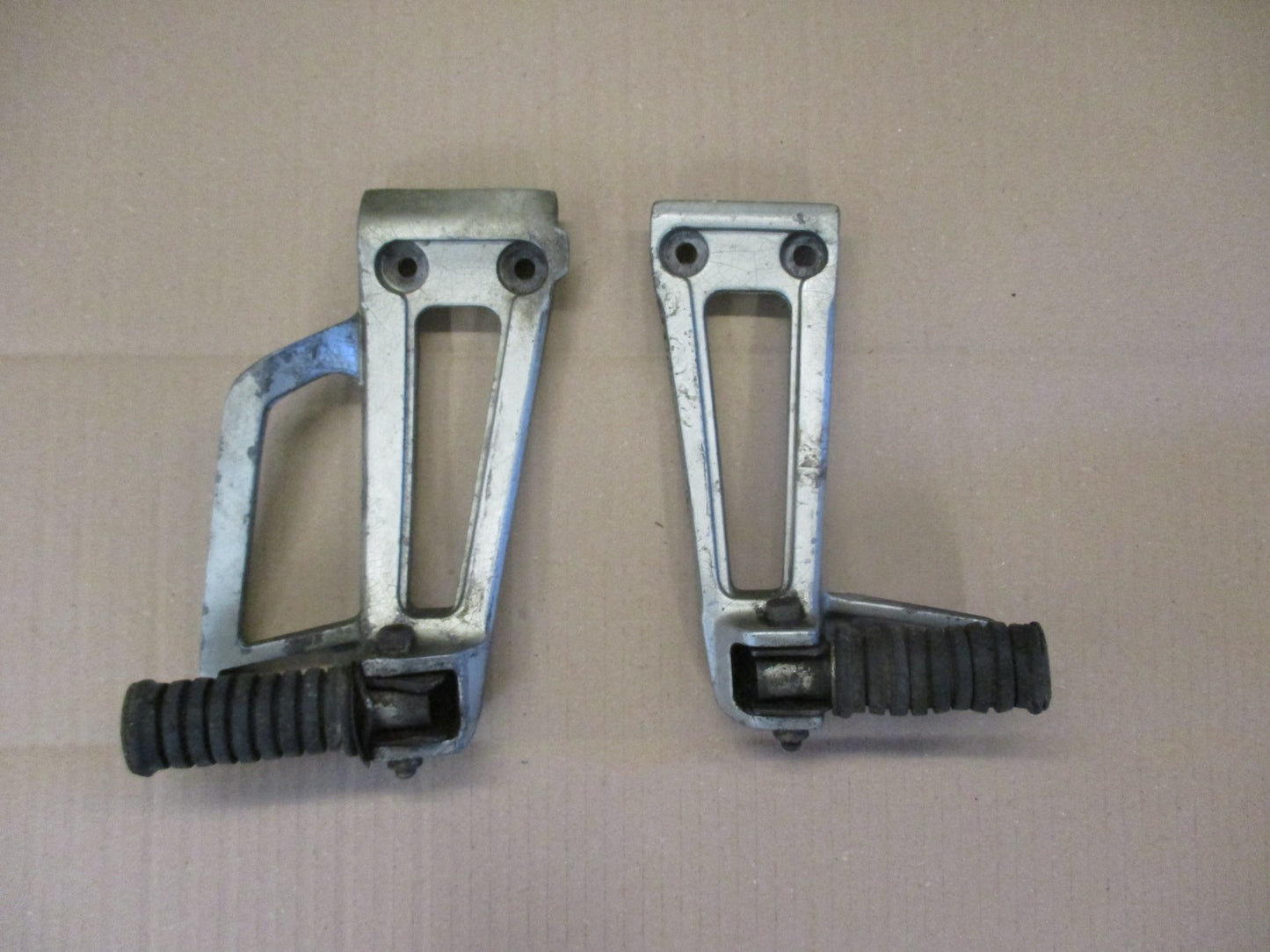 Cales pieds arrières pour Yamaha 600 XT - 43F - 2KF