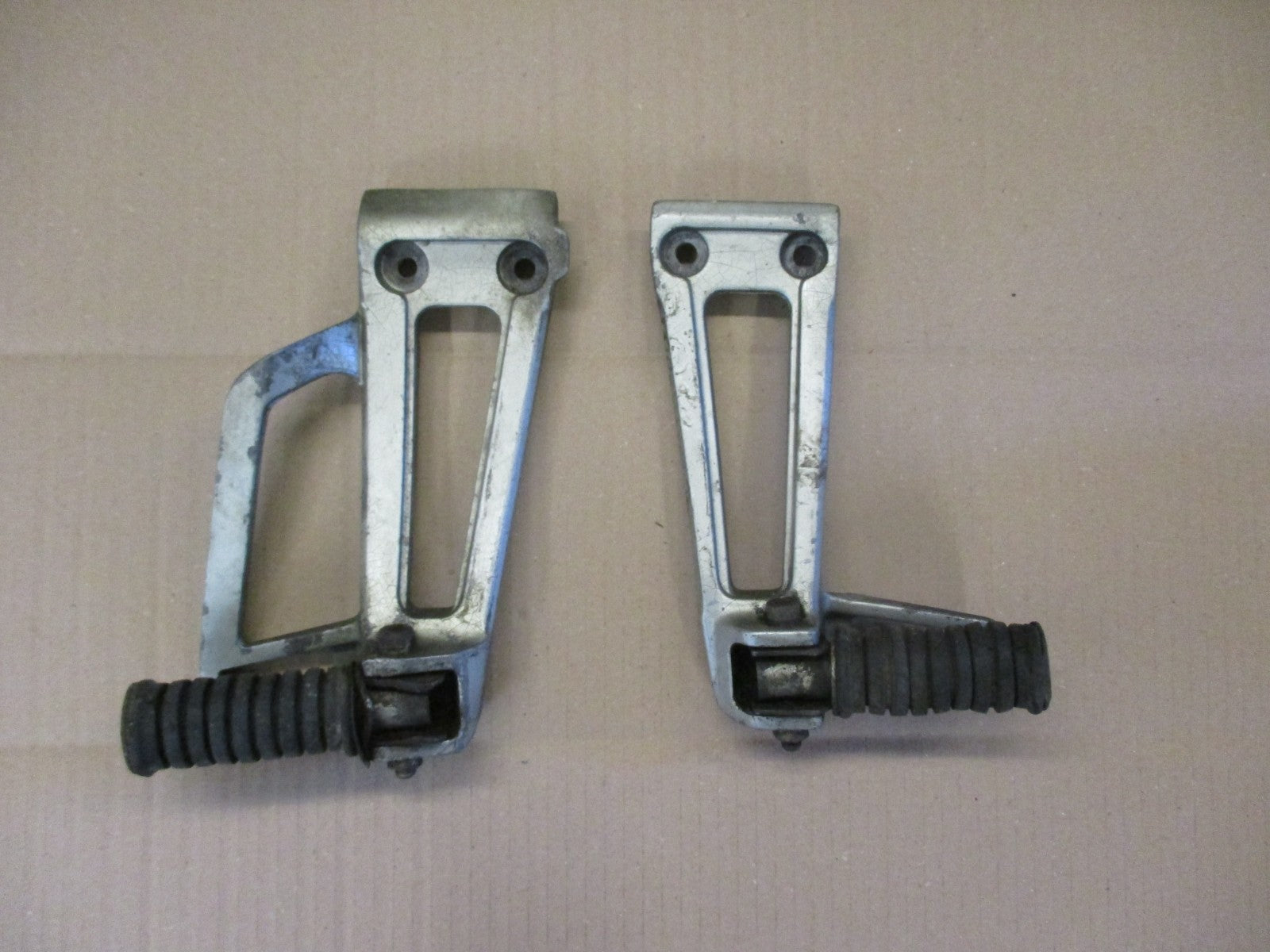 Cales pieds arrières pour Yamaha 600 XT - 43F - 2KF