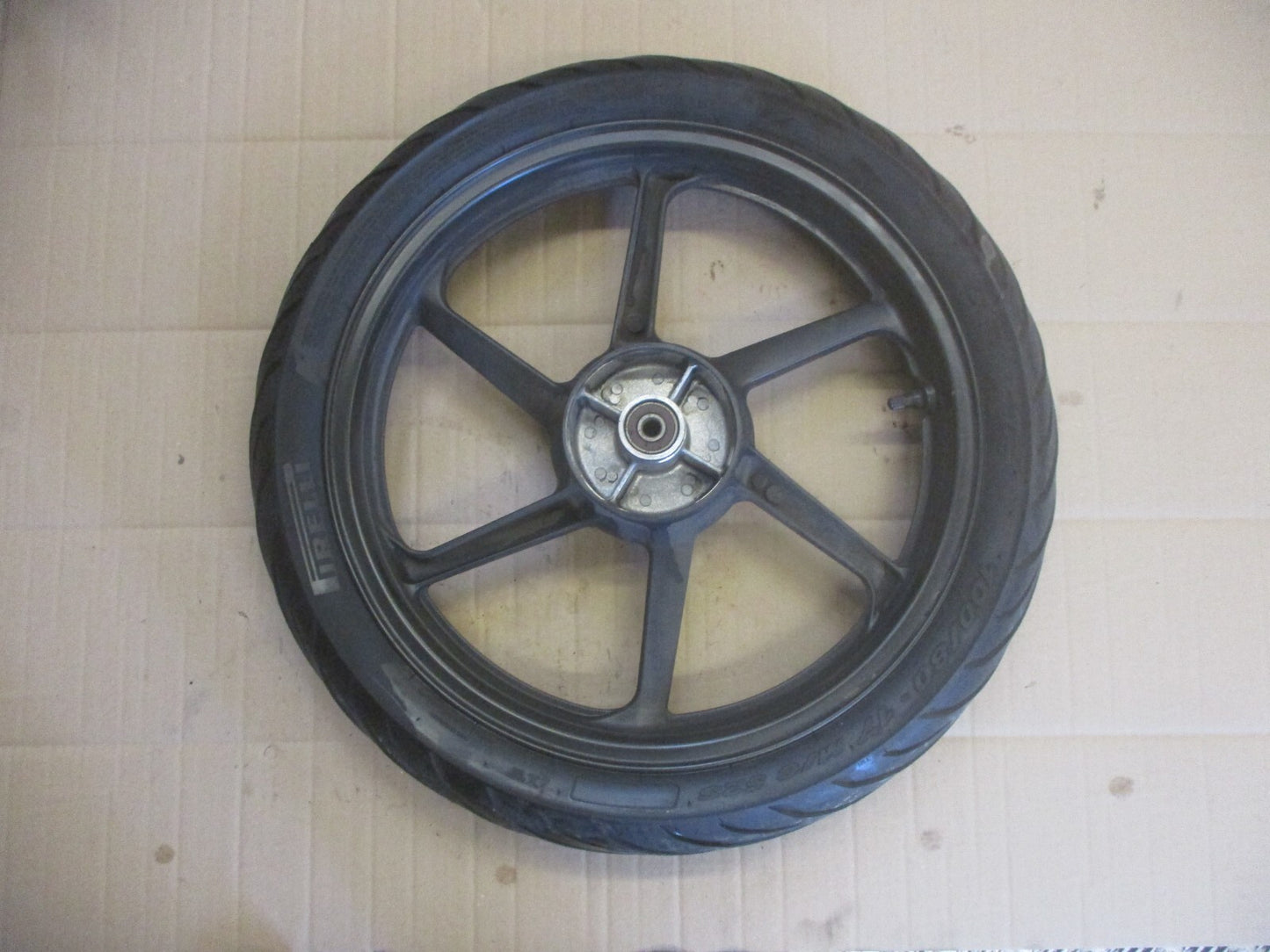 Roue arrière avec pneu bon état pour Honda 125 CBR - JC34