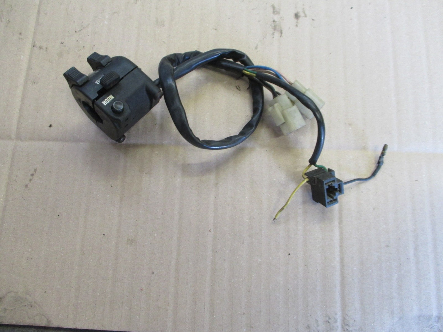 Commodo gauche pour Yamaha 600 XT Ténéré - 34L 55W 1VJ 2KF 43F