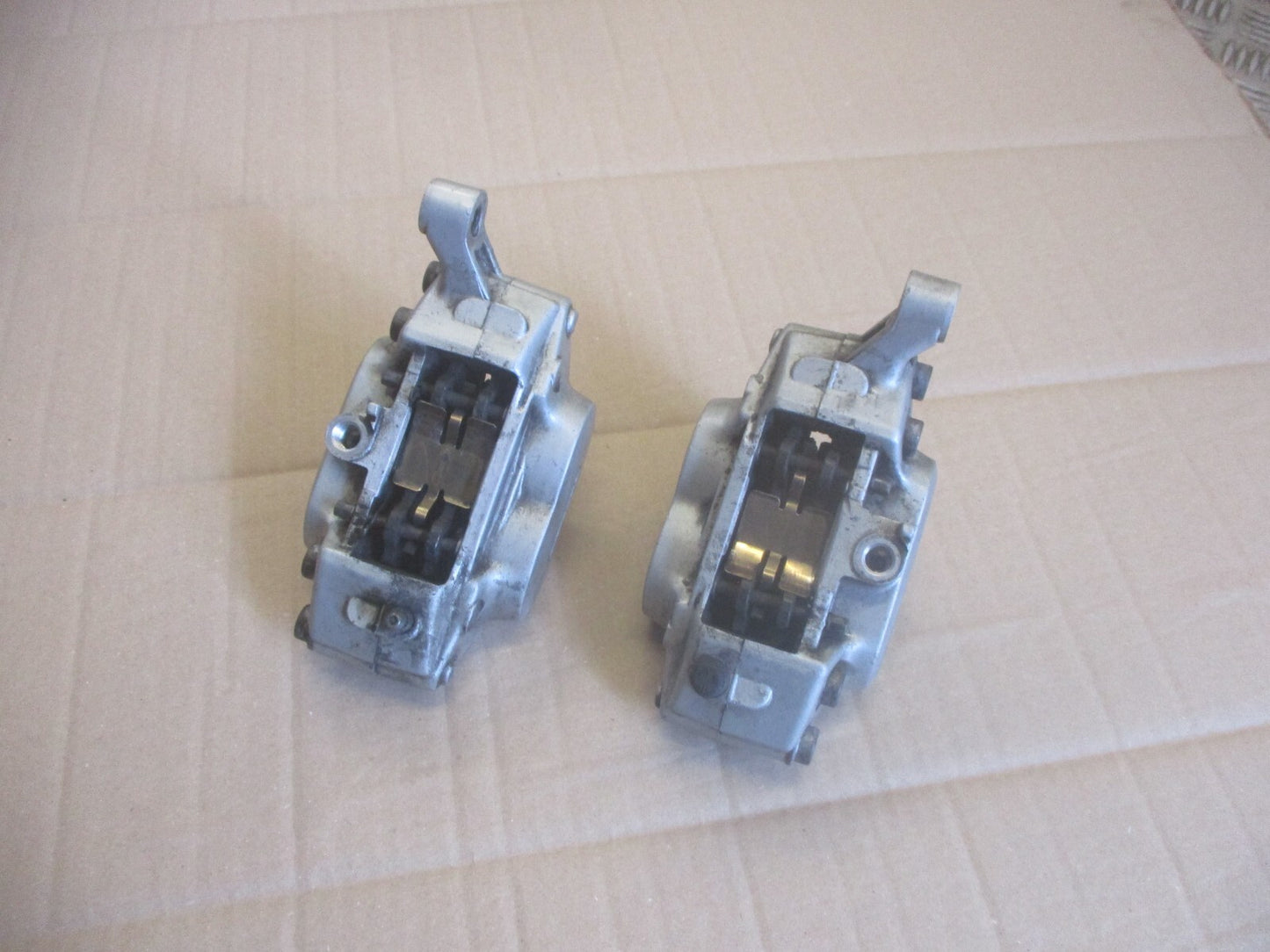 Etrier de frein avant droit et gauche pour Yamaha 850 TDM - 3VD