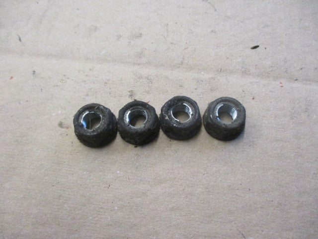 Ecrous de fixation couronne pour Honda 125 XLV Varadéro - JC32