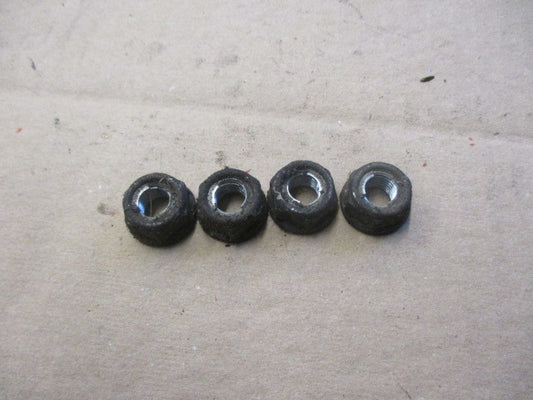 Ecrous de fixation couronne pour Honda 125 XLV Varadéro - JC32