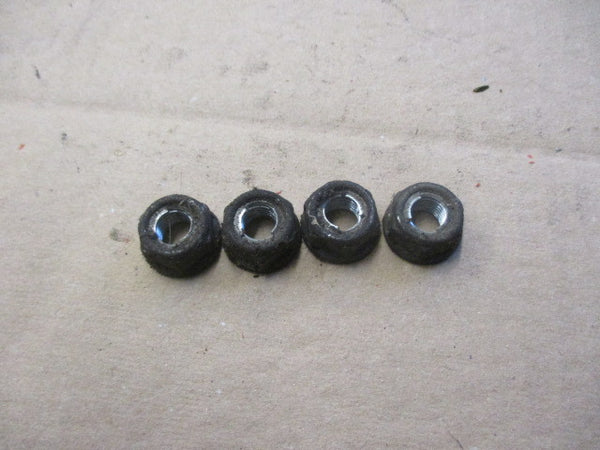 Ecrous de fixation couronne pour Honda 125 XLV Varadéro - JC32