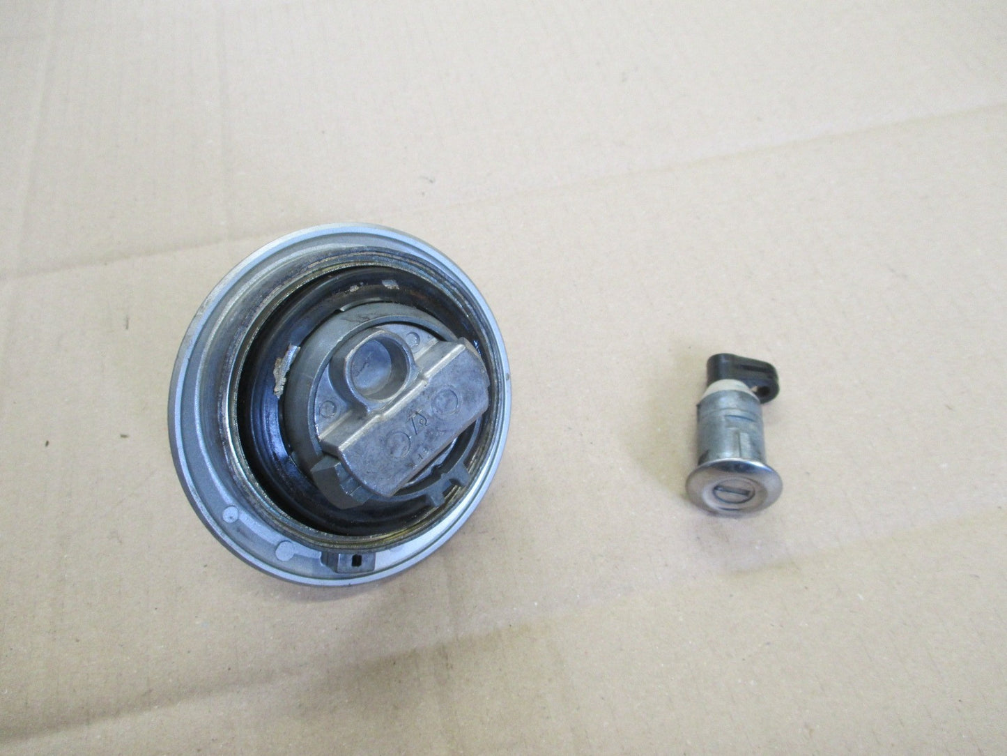 Bouchon essence + serrure de selle Honda 1000 XLV Varadéro - SD01 - 1999/2002