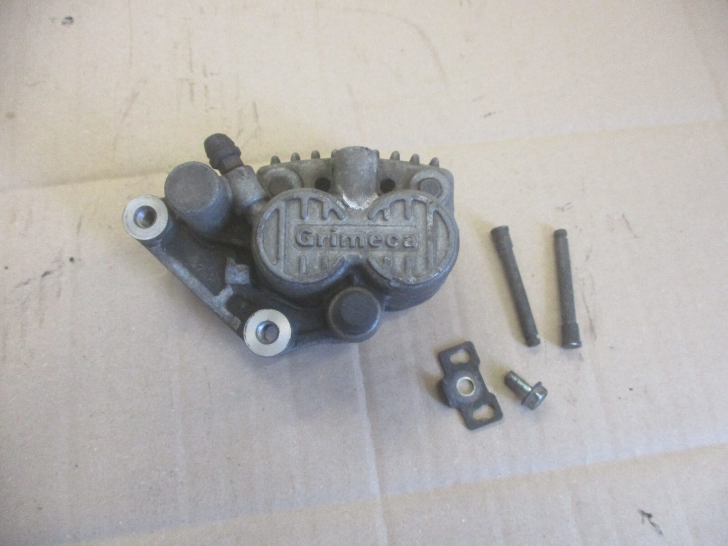 Etrier de frein avant pour Honda 125 Rebel - JC24A - JC26A