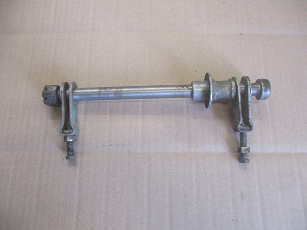 Axe de roue arrière pour Suzuki 125 TS B - 1979