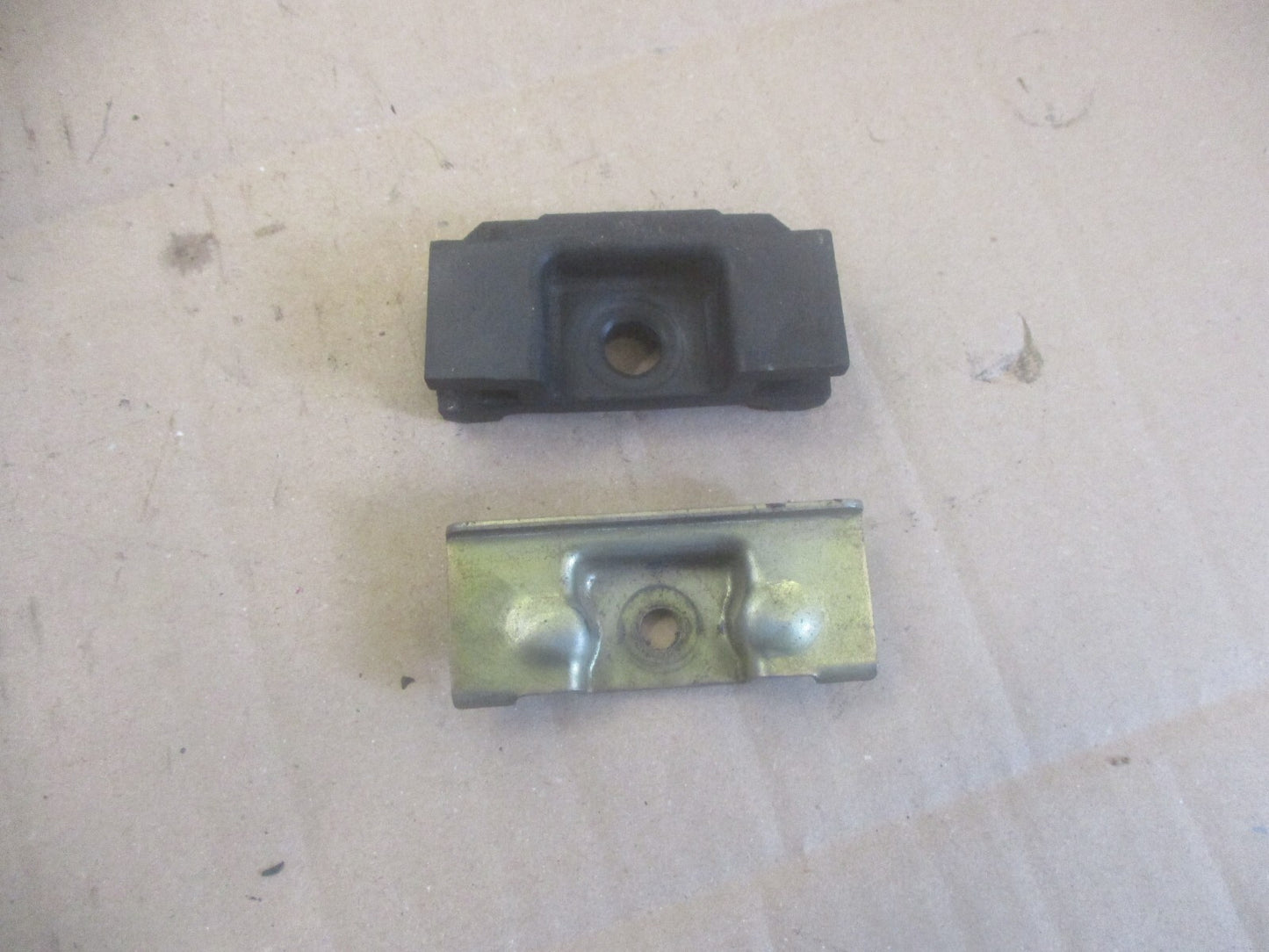 Fixation arrière de réservoir pour Yamaha 600 TTR - DJ01 - 1999