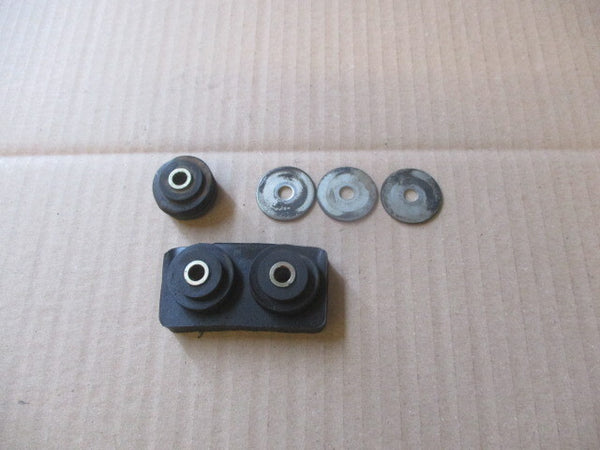 Caoutchoucs de fixation feu arrière pour Yamaha 125 DTMX - 2A8