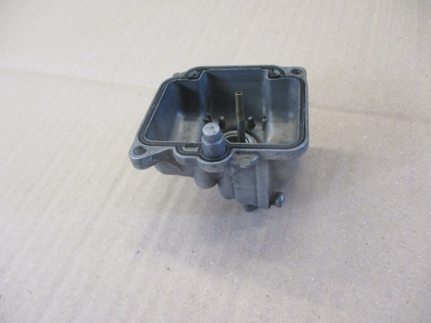 Cuve de carburateur  Suzuki 650 DR RS SE - SP43A