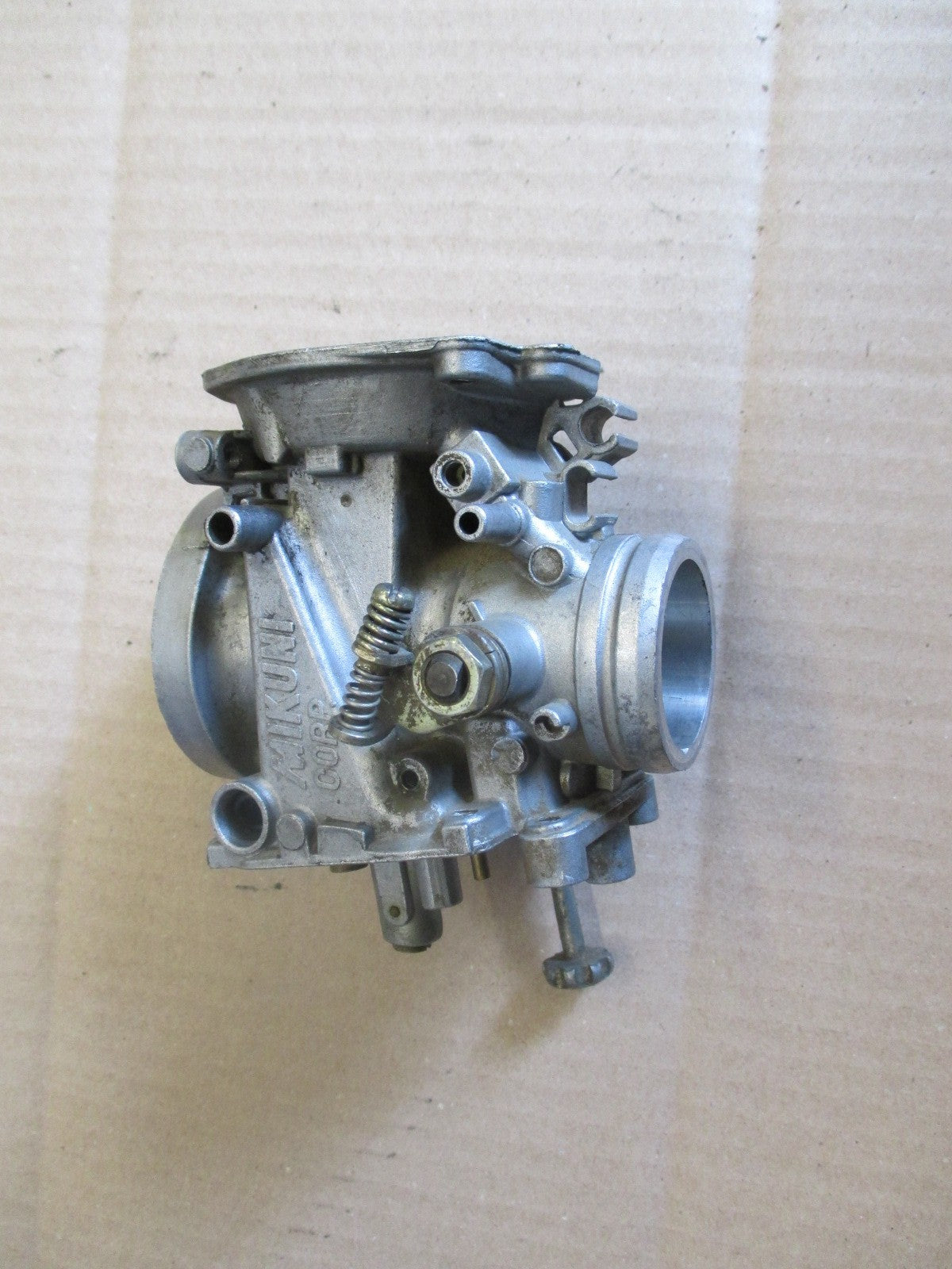 Corps de carburateur gauche pour Suzuki 750 DR - SR41A