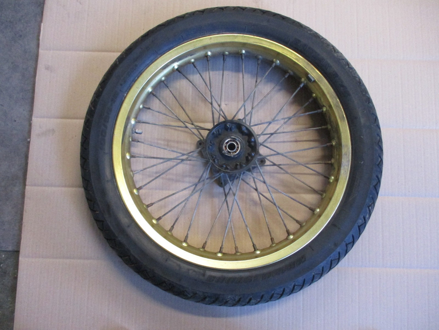 Roue avant 18 pouces pour Suzuki 600 DR - SN41A - Couleur "or"