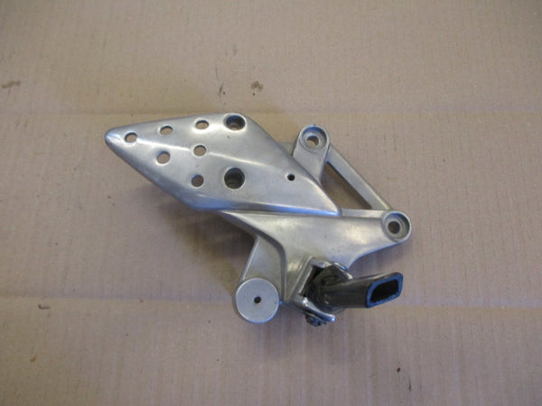Platine cale pied avant droite pour Honda 125 CBR - JC34