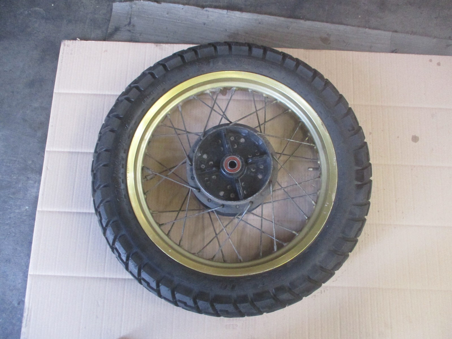 Roue arrière avec pneu bon état Yamaha 600 XT - Ténéré - 34L - 43F - 55W - 1VJ