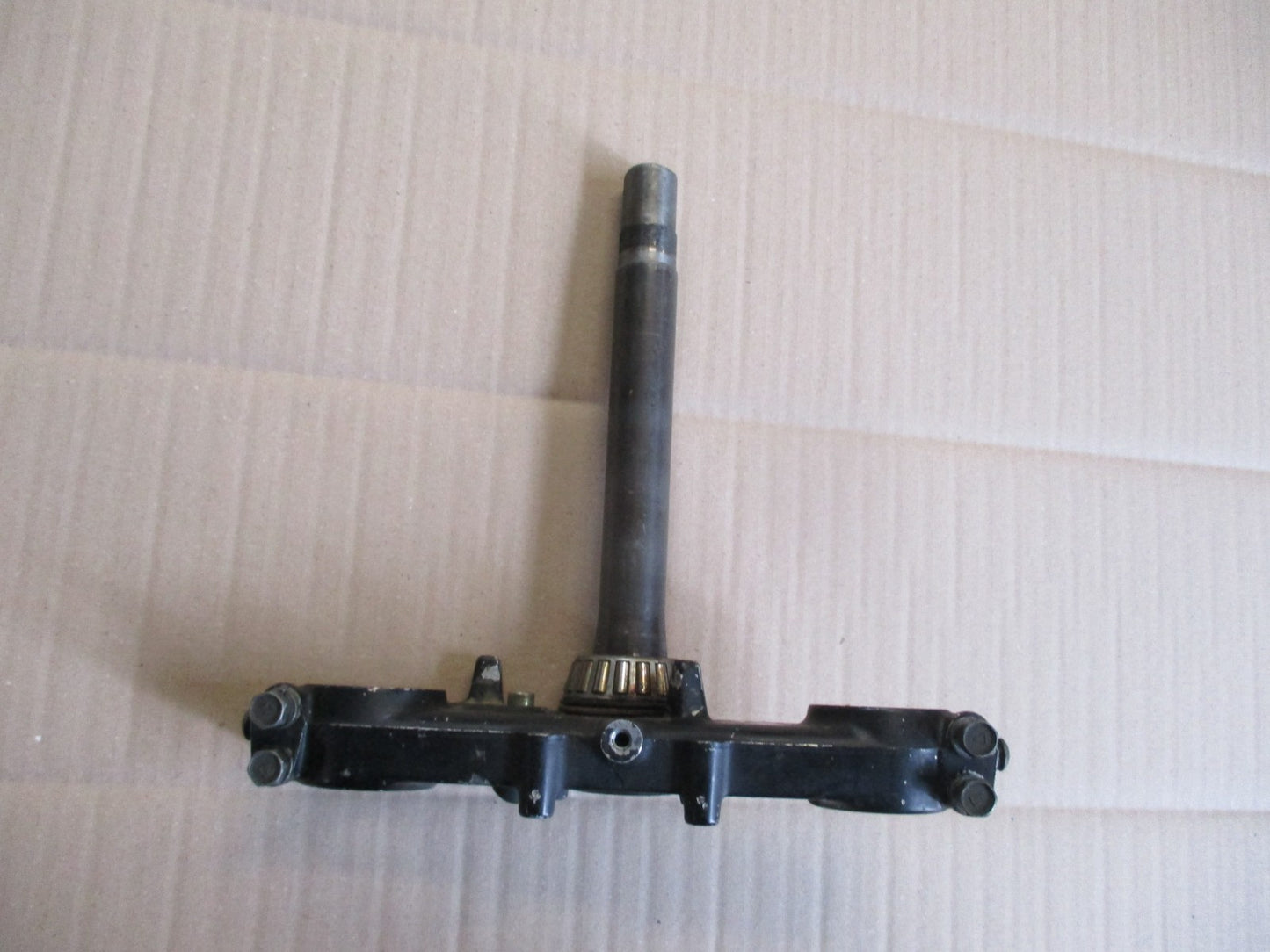 Té inférieur de fourche pour Suzuki 600 DR - 650 DR - SN41A - SP41A
