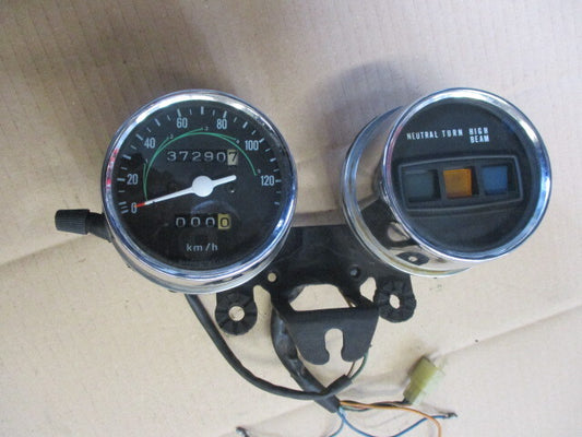 Bloc compteur + voyants pour Honda 125 CM - JC05