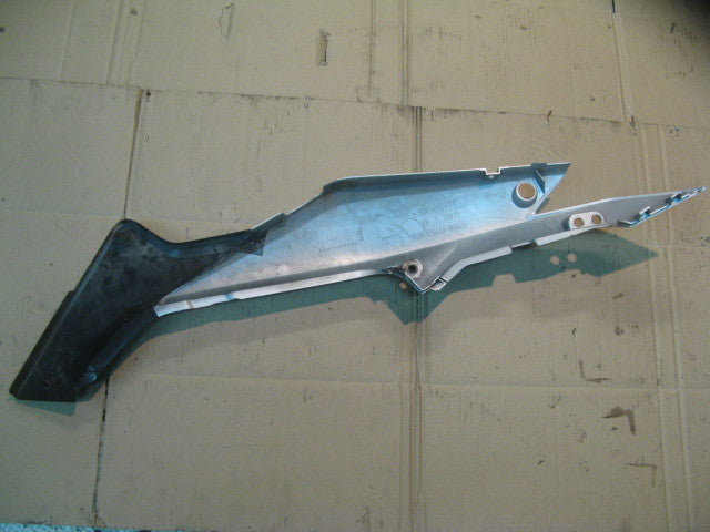 Cache latéral gauche pour Honda 125 CBR - JC34