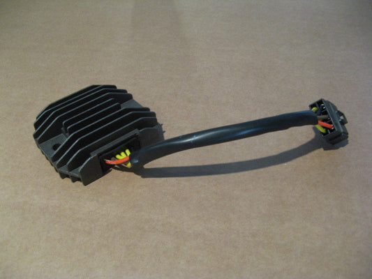 Régulateur NEUF pour Suzuki 650 DR RS SE et 750 DR DRS et 800 DR DRS