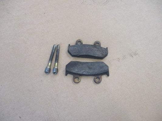 Plaquettes d'étrier de frein avant + vis pour Honda 650 NX Dominator - RD02