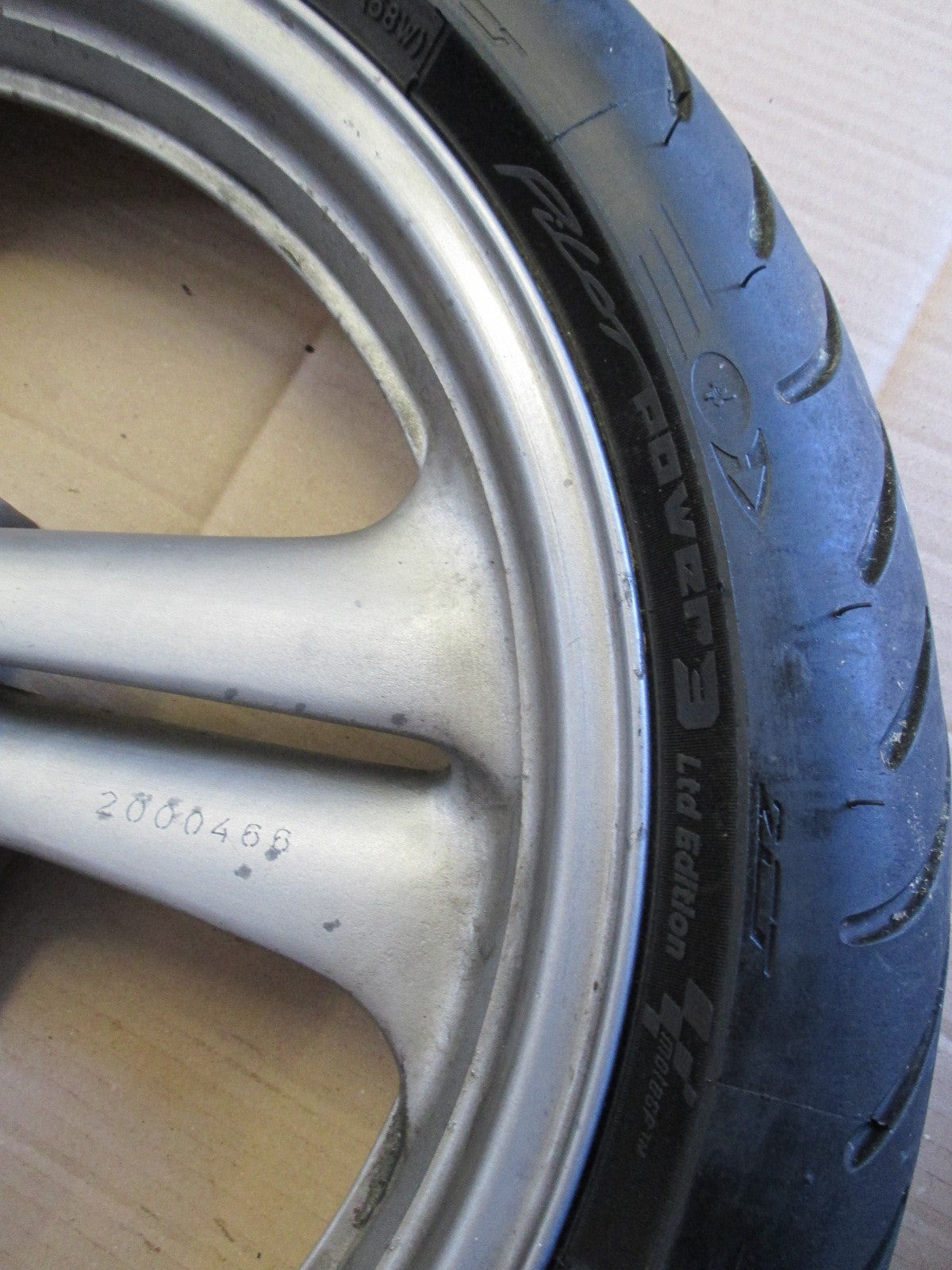 Roue avant avec pneu MICHELIN très peu roulé pour Honda 650 NTV REVERE - RC33
