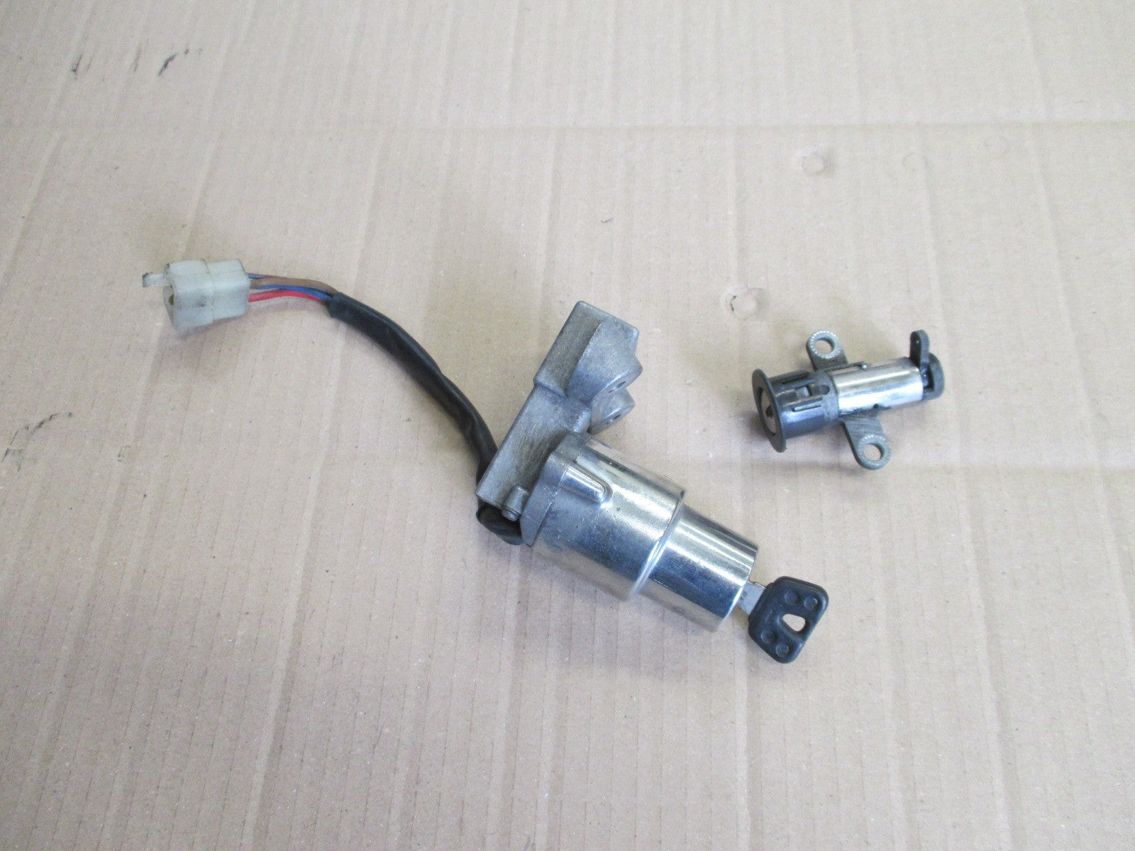 Nieman + serrure de selle pour Yamaha 750 FZX - 2JE