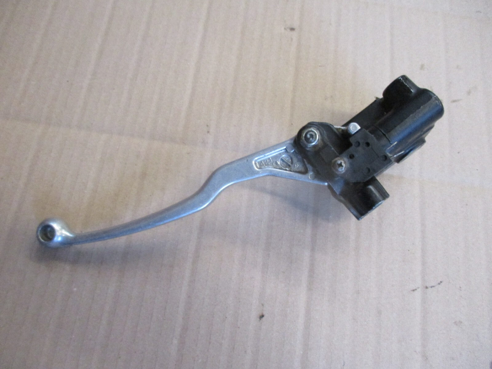 Maitre cylindre de frein avant pour Honda 125 NX Transcity - JD12