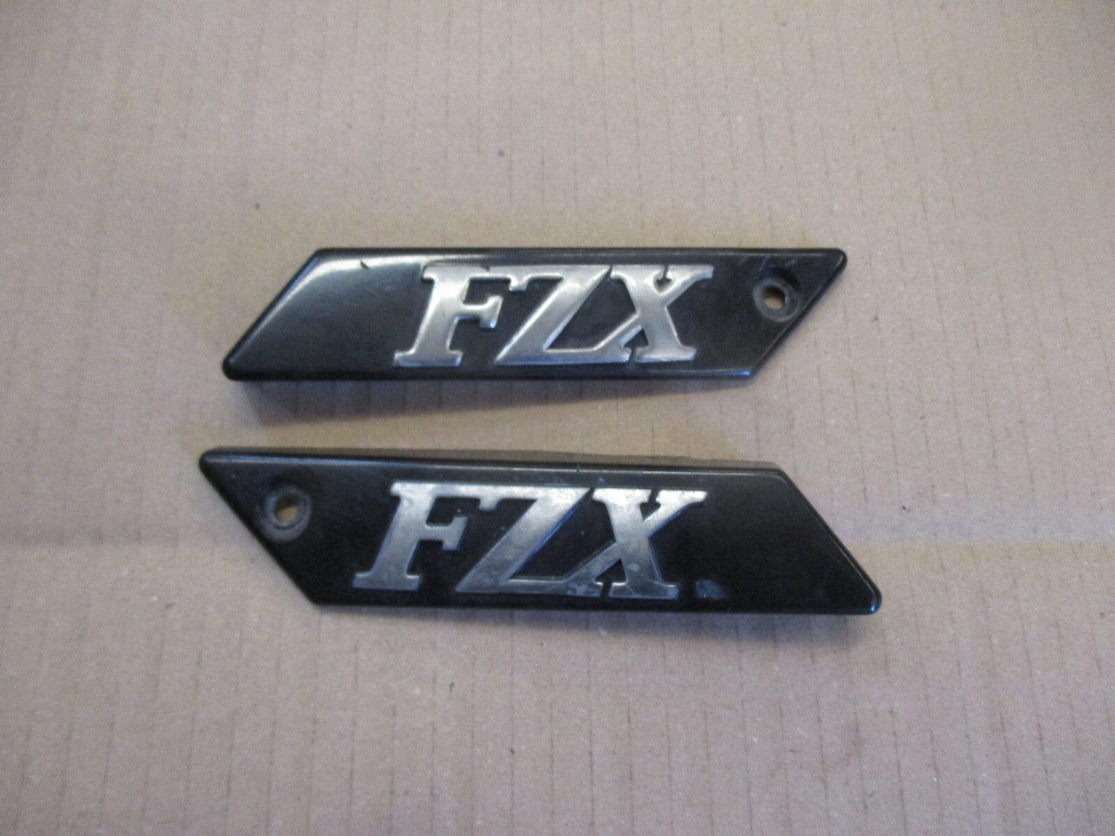Sigles droit et gauche pour Yamaha 750 FZX - 2JE - 4AM