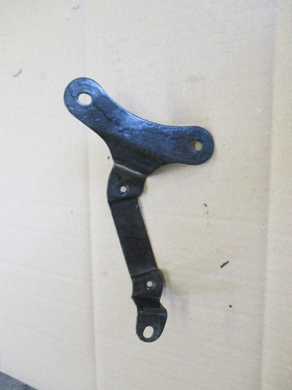 Patte de fermeture pour Yamaha 125 AT1 - AT2