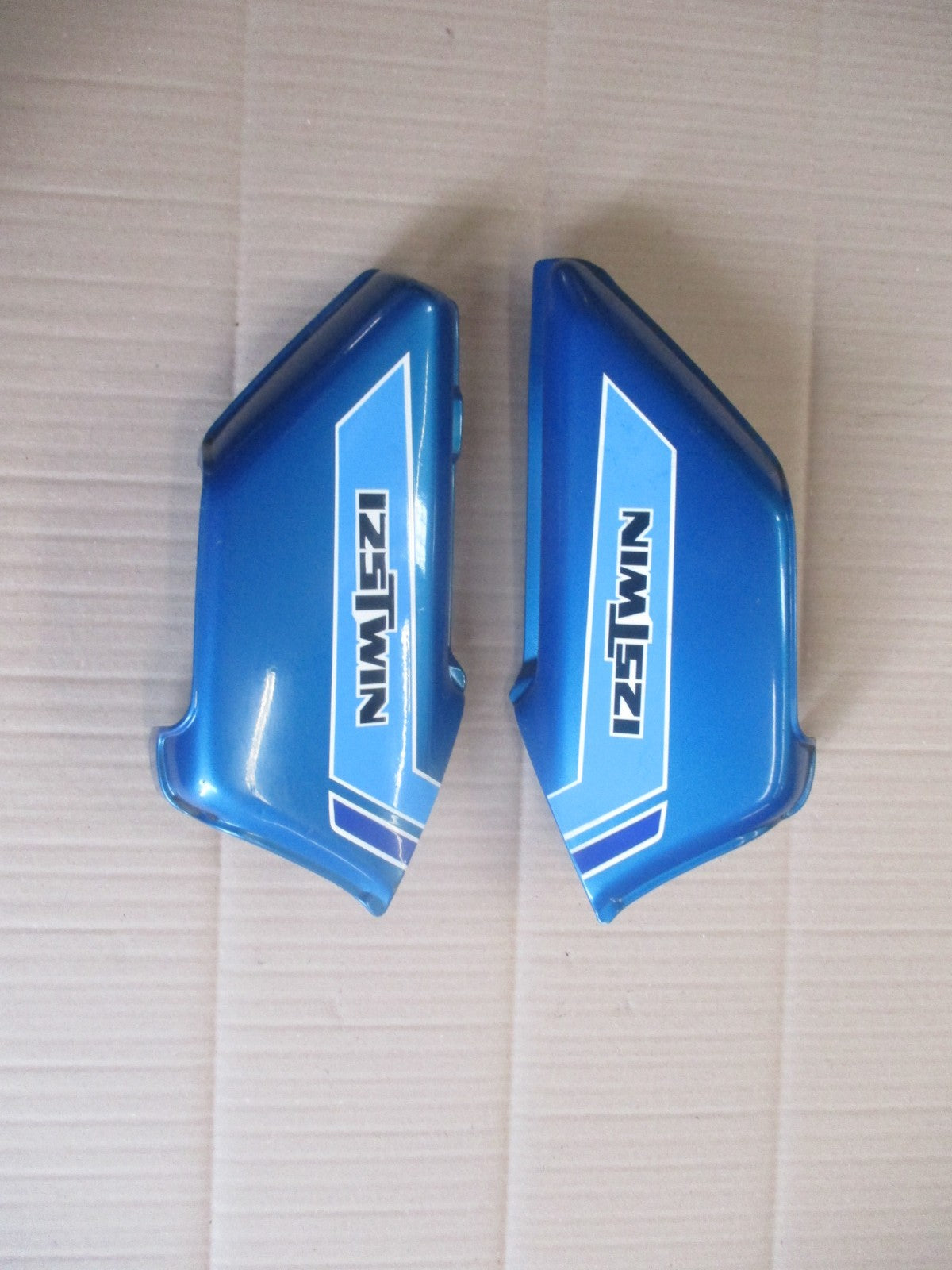 Caches latéraux pour Honda 125 CBT - CB125T - 125 Twin
